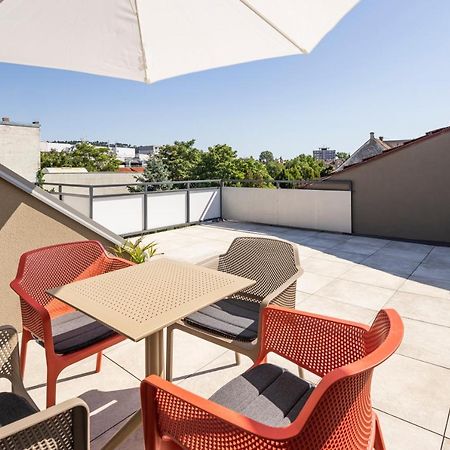 Vi&La - Apart House Piestany Bagian luar foto