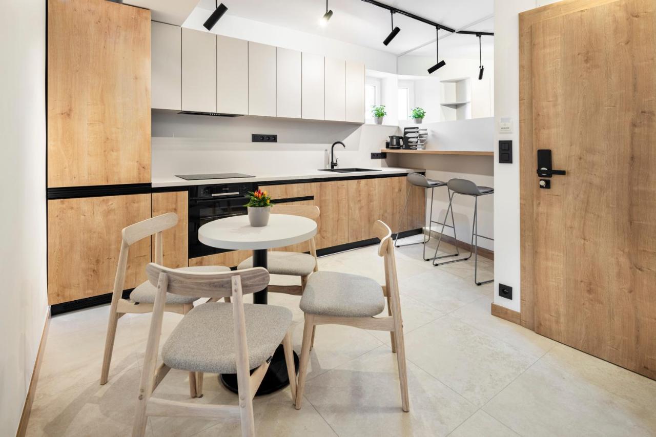 Vi&La - Apart House Piestany Bagian luar foto