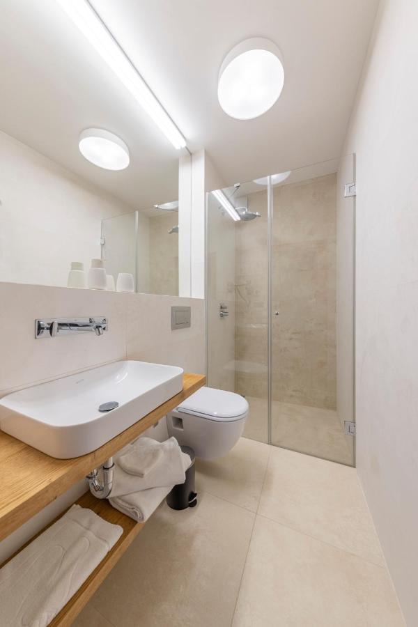 Vi&La - Apart House Piestany Bagian luar foto