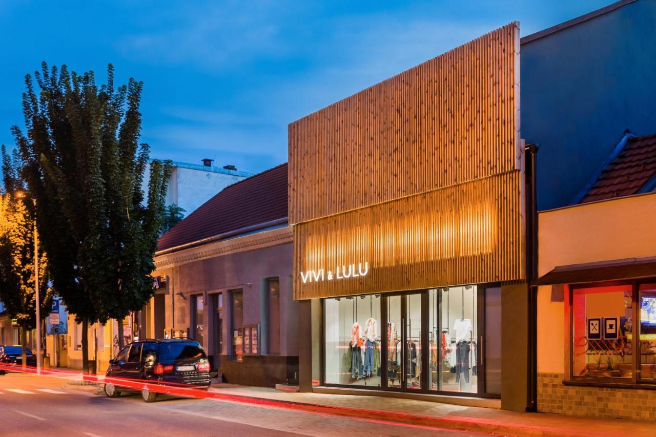 Vi&La - Apart House Piestany Bagian luar foto